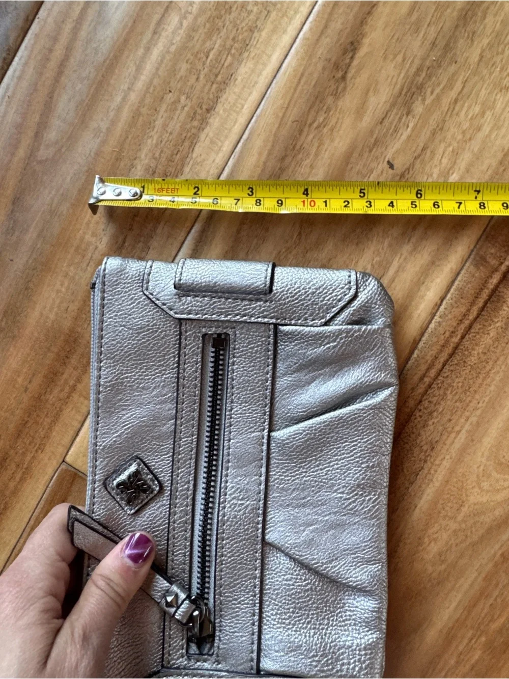 Simply Vera Vera Wang Metallic Silver Wristlet Clutch
